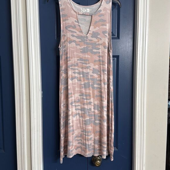 Maurices 24/7 Camo Keyhole Shift Dress Size M - Picture 2 of 5
